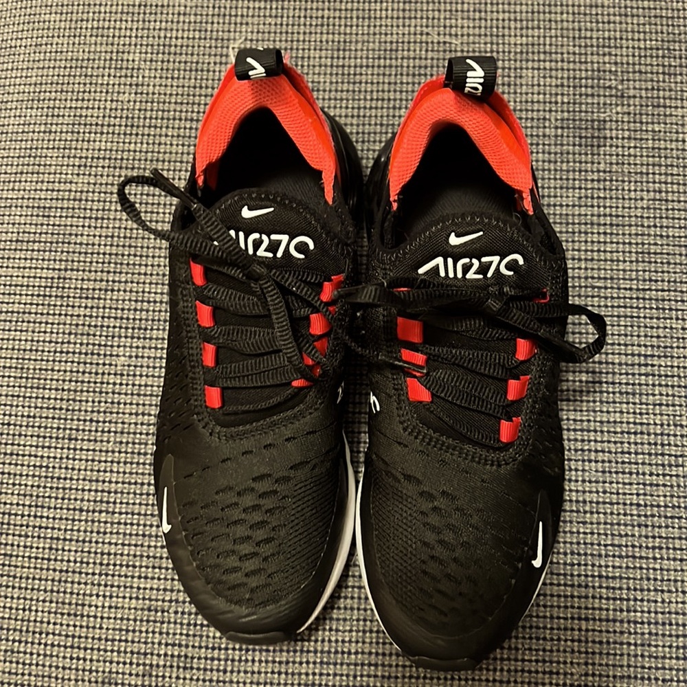 NIKE AIR 270